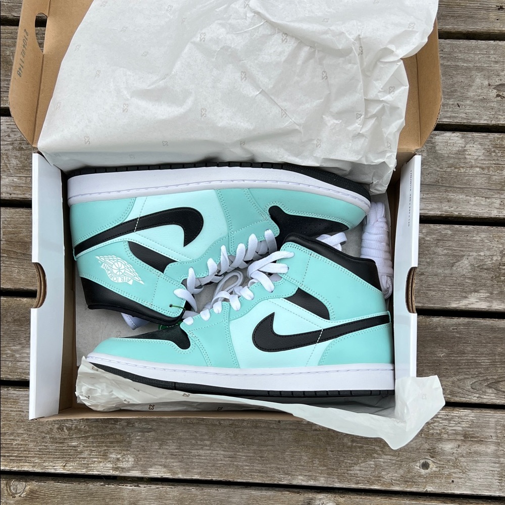 Nike Air Jordan 1 Mid in Teal and Black